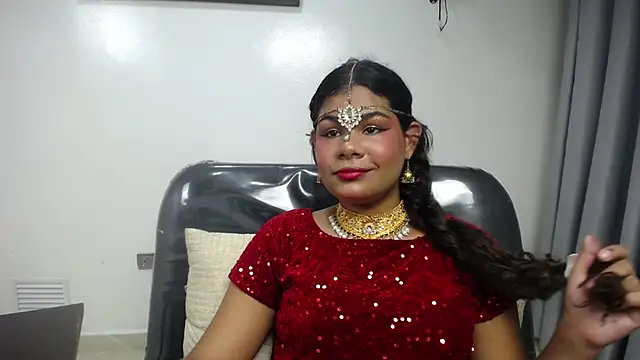 yaazhinii online show from 04-17-26, 12:30