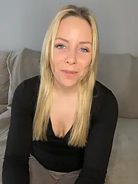 Snapshot of emily-becker22 chatting on 02-24-26, 10:35 emily-becker22 online show from 02-24-26, 10:35