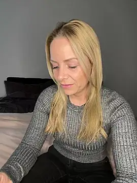 Snapshot of emily-becker22 chatting on 04-07-26, 03:45 emily-becker22 online show from 04-07-26, 03:45