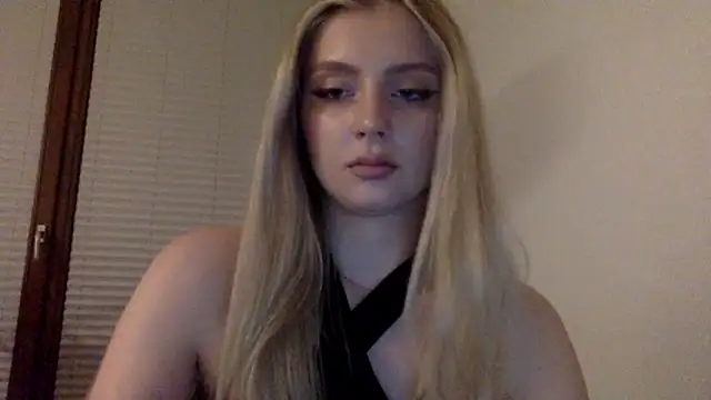 Snapshot of MayaWetDream chatting on 04-28-26, 08:36 MayaWetDream online show from 04-28-26, 08:36