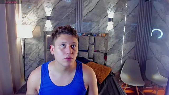 Snapshot of Manson_and_Zoe chatting on 04-16-26, 11:33 Manson and Zoe online show from 04-16-26, 11:33