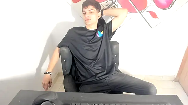 Jesshot bigcock20cm online show from 05-30-26, 02:19