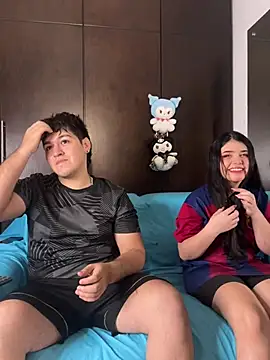 EmilyAndAndrew online show from 03-27-26, 04:07