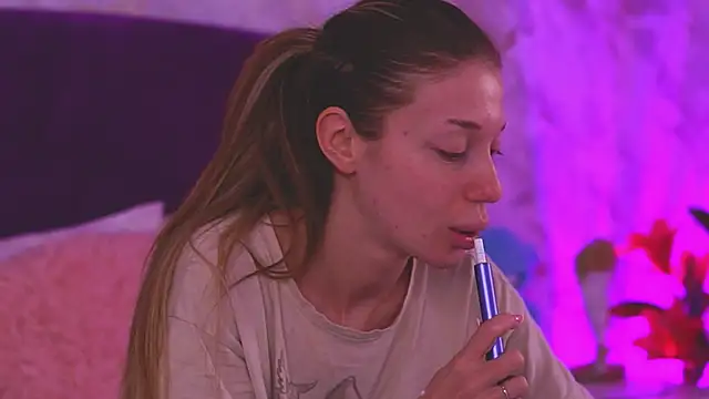 EllinaNuria online show from 03-20-26, 04:28