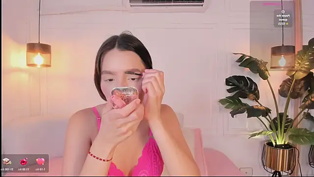 Nicole Whittee online show from 03-21-26, 08:01