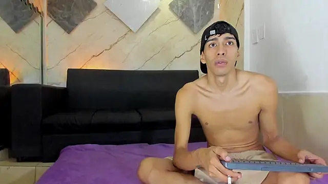 Jeanpieroo26 online show from 04-09-26, 07:41