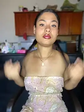 Snapshot of Romie_rous chatting on 07-14-26, 03:07 Romie rous online show from 07-14-26, 03:07
