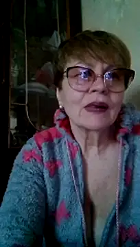 Snapshot of SophieBurns chatting on 05-06-26, 12:43 SophieBurns online show from 05-06-26, 12:43
