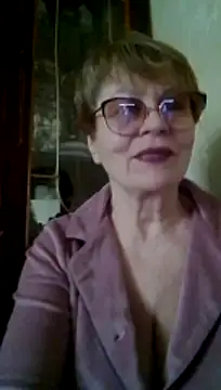 Snapshot of SophieBurns chatting on 05-13-26, 11:51 SophieBurns online show from 05-13-26, 11:51