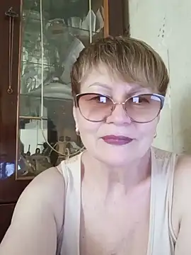 Snapshot of SophieBurns chatting on 05-27-26, 10:45 SophieBurns online show from 05-27-26, 10:45
