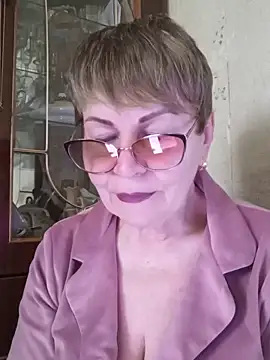 Snapshot of SophieBurns chatting on 05-29-26, 09:40 SophieBurns online show from 05-29-26, 09:40
