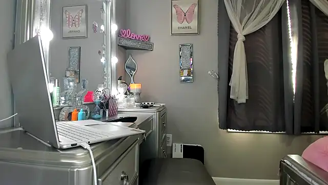 PrincessCutz1 online show from 03-18-26, 04:10