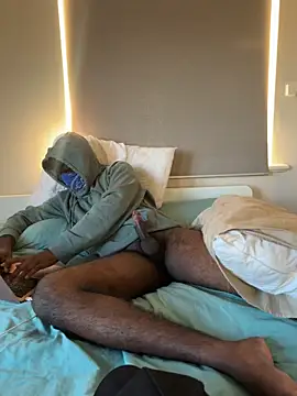 Snapshot of Reez77 chatting on 03-30-26, 08:15 Reez77 online show from 03-30-26, 08:15