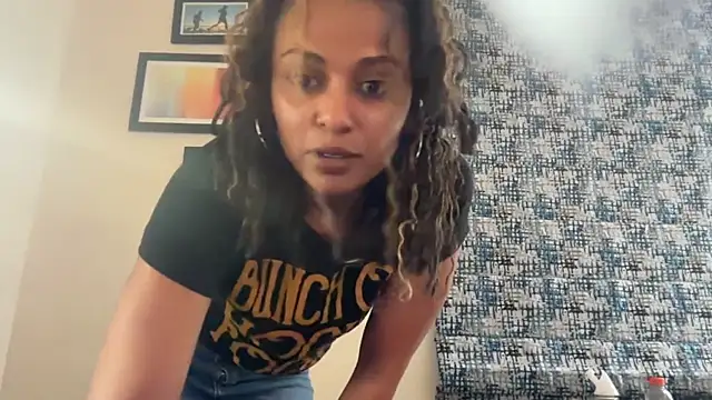 Goldie Glows63 online show from 03-06-26, 06:43