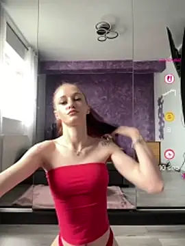 Snapshot of Roxyfoxyyy chatting on 05-19-26, 06:20 Roxyfoxyyy online show from 05-19-26, 06:20