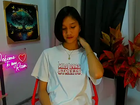 Snapshot of littlemikay chatting on 02-17-26, 06:10 littlemikay online show from 02-17-26, 06:10