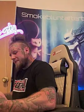Snapshot of Smokebluntafterblunt chatting on 06-16-26, 02:47 Smokebluntafterblunt online show from 06-16-26, 02:47