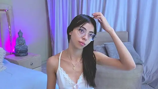 Mia Naive online show from 05-18-26, 12:22