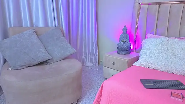 Mia Naive online show from 05-19-26, 12:00