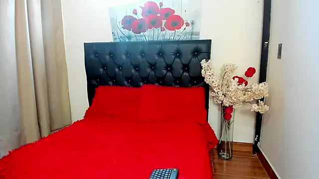 Snapshot of Kitty_f00x chatting on 07-13-26, 01:03 Kitty f00x online show from 07-13-26, 01:03