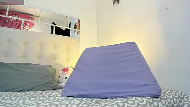 MiaEvans0 online show from 05-18-26, 06:58