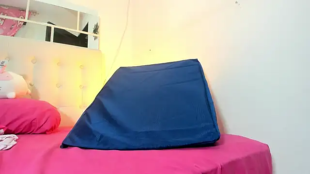 MiaEvans0 online show from 05-23-26, 04:11