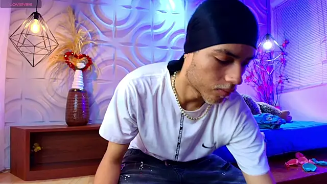 Snapshot of ItsZairen chatting on 05-07-26, 03:45 ItsZairen online show from 05-07-26, 03:45