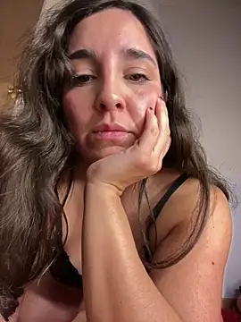 Snapshot of Latinaelisa chatting on 06-10-26, 03:39 Latinaelisa online show from 06-10-26, 03:39