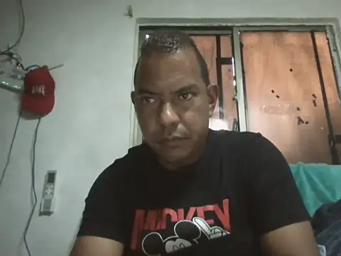 Snapshot of Quillero18 chatting on 06-04-26, 03:07 Quillero18 online show from 06-04-26, 03:07