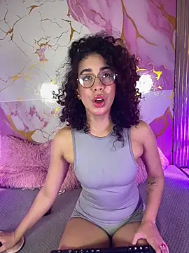 Woo isDaphne online show from 04-13-26, 10:59