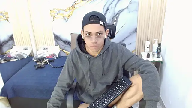 DaviidBuckx  online show from 05-10-26, 03:23