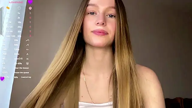 Snapshot of Viktoria_Vibes chatting on 04-15-26, 03:19 Viktoria Vibes online show from 04-15-26, 03:19