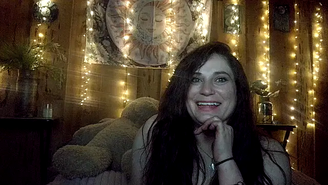 Snapshot of VelvetBrunetteXo chatting on 04-10-26, 02:06 VelvetBrunetteXo online show from 04-10-26, 02:06