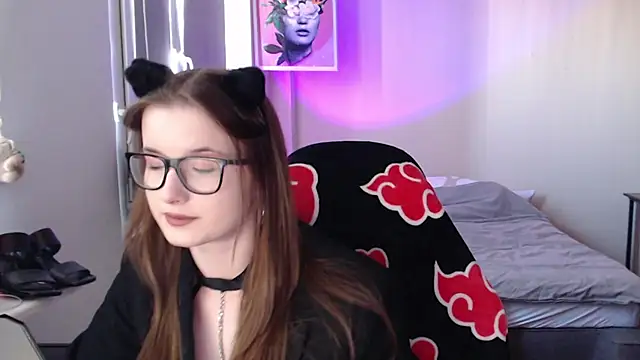 Snapshot of LunaXcherry chatting on 05-27-26, 04:37 LunaXcherry online show from 05-27-26, 04:37