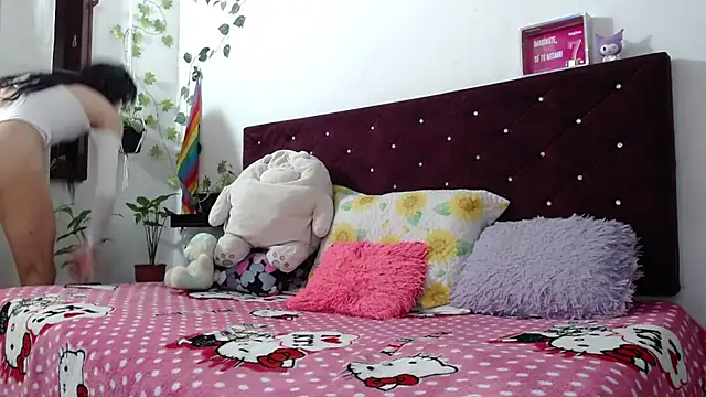 Snapshot of Saraanova1 chatting on 06-17-26, 02:47 Saraanova1 online show from 06-17-26, 02:47
