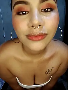 Snapshot of amandaa_21 chatting on 04-10-26, 03:56 amandaa 21 online show from 04-10-26, 03:56