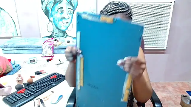 Snapshot of TyraHotxxx chatting on 04-14-26, 06:19 TyraHotxxx online show from 04-14-26, 06:19