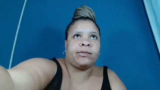 Sweet-Bella17 online show from 04-30-26, 04:35