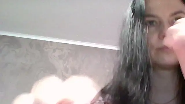 Clover Shine online show from 04-24-26, 04:42