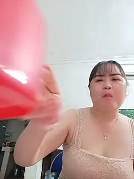 Kee-kimlee online show from 05-18-26, 02:07