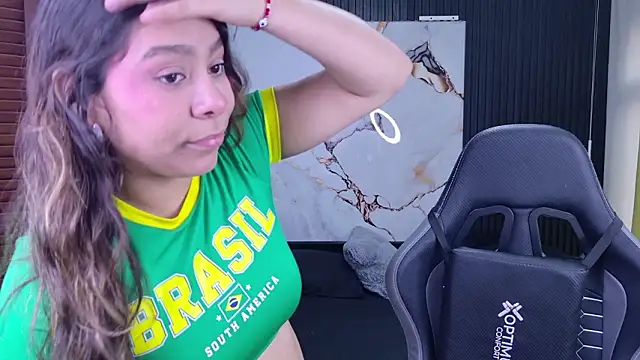 Sophie19   online show from 03-25-26, 12:00