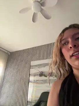 Snapshot of Sophie19__ chatting on 06-06-26, 02:33 Sophie19 online show from 06-06-26, 02:33