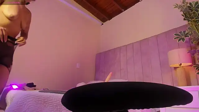 Ashley Beaomunt online show from 04-16-26, 11:11