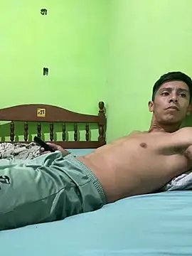 Snapshot of lpm125 chatting on 02-15-26, 03:58 lpm125 online show from 02-15-26, 03:58