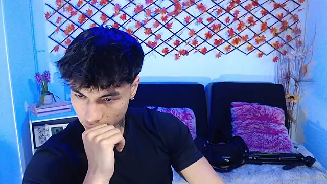 IanWest  online show from 05-12-26, 01:08