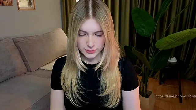 Snapshot of honey_kors chatting on 04-20-26, 03:48 honey kors online show from 04-20-26, 03:48