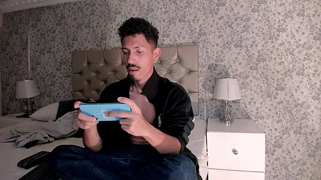 NoaahTylor online show from 04-10-26, 03:01