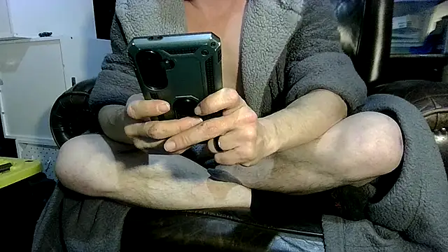 Snapshot of ShadowLove85 chatting on 02-14-26, 05:04 ShadowLove85 online show from 02-14-26, 05:04