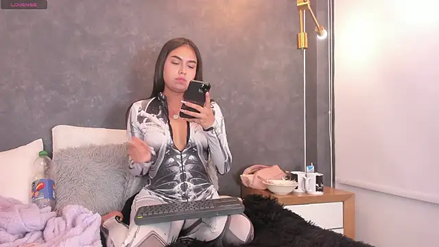 vaelina angels online show from 04-21-26, 02:51