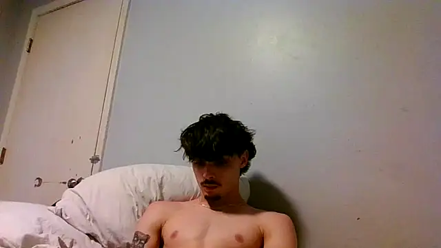 Snapshot of benriskey12 chatting on 04-08-26, 03:50 benriskey12 online show from 04-08-26, 03:50